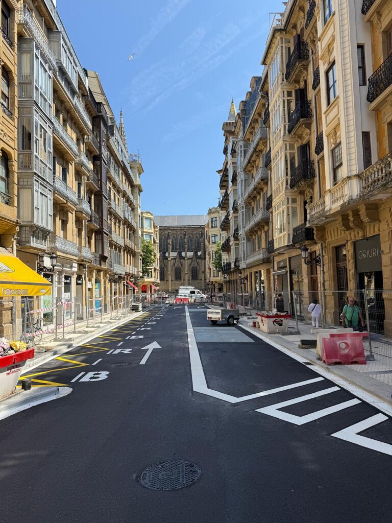 San Bartolome Concluye la urbanización de la calle San Bartolomé, afectada por las obras del Topo