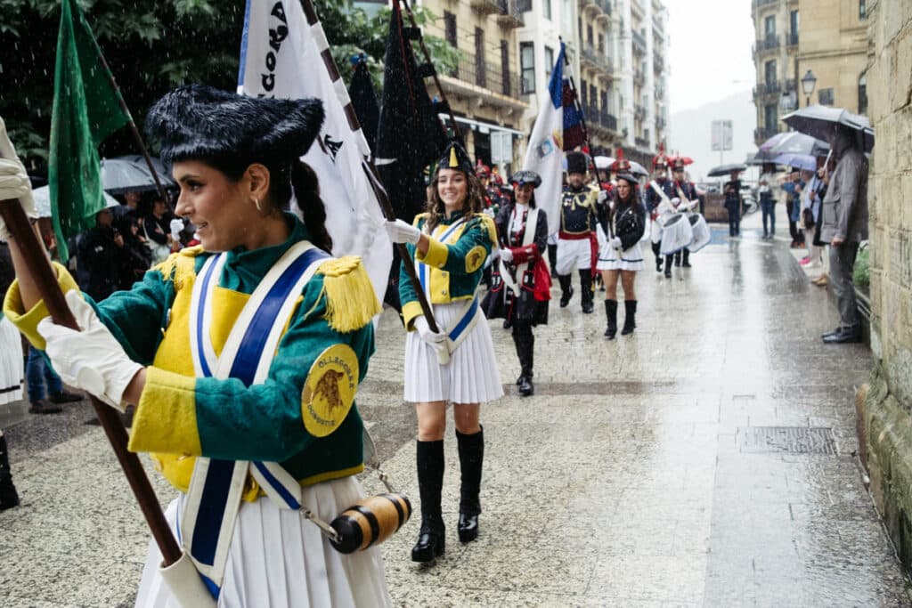 XE4S0736 (VÍDEO y FOTOS) Recreación del 31 de Agosto bajo la lluvia