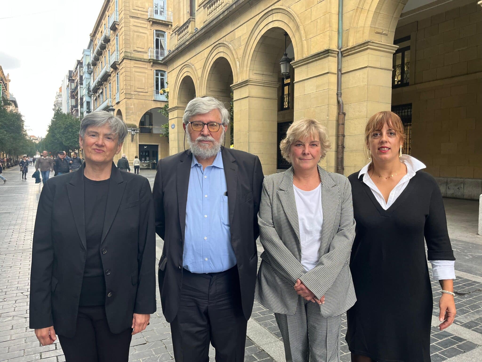 Intelectuales foráneos ofrecerán su mirada sobre cómo construir la memoria del terrorismo 1 COMO CONTAR LA HISTORIA scaled Intelectuales foráneos ofrecerán su mirada sobre cómo construir la memoria del terrorismo