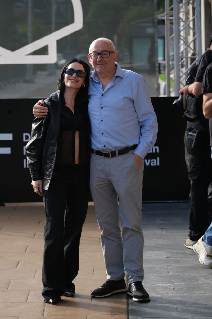 WhatsApp Image 2025 09 18 at 09.47.52 Primeras llegadas al Festival de San Sebastián