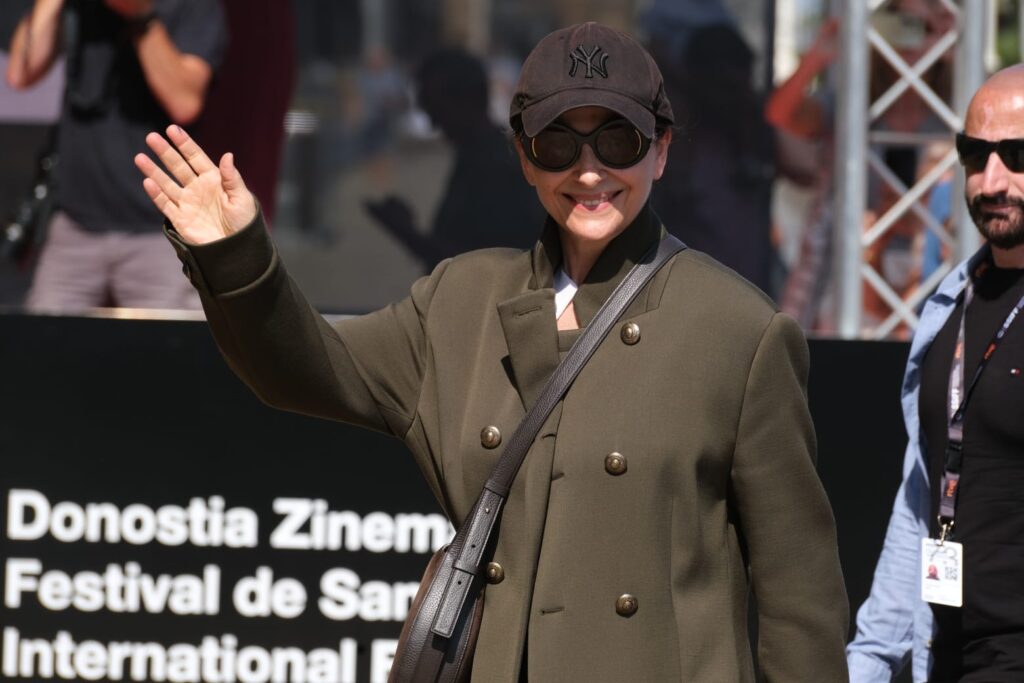 WhatsApp Image 2025 09 19 at 13.06.46 2 (Fotos) De Juliette Binoche a Bárbara Lennie en una intensa mañana de llegadas al Festival de San Sebastián