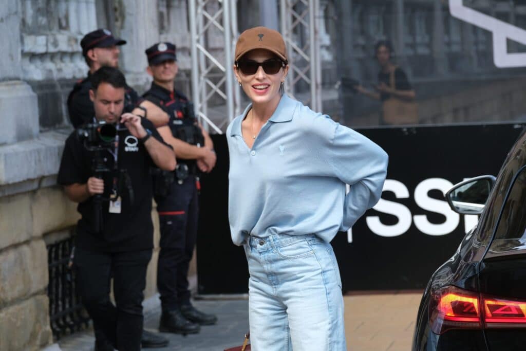 WhatsApp Image 2025 09 19 at 14.12.02 1 (Fotos) De Juliette Binoche a Bárbara Lennie en una intensa mañana de llegadas al Festival de San Sebastián