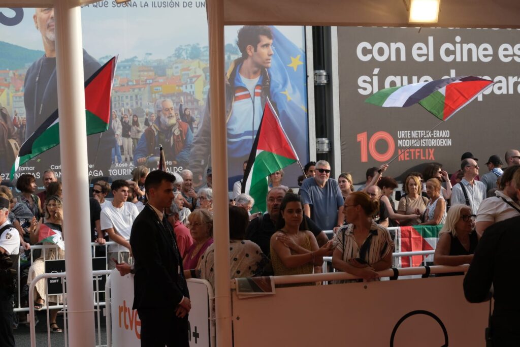 WhatsApp Image 2025 09 19 at 19.18.36 Protesta contra el genocidio en Palestina en la apertura del Festival de San Sebastián