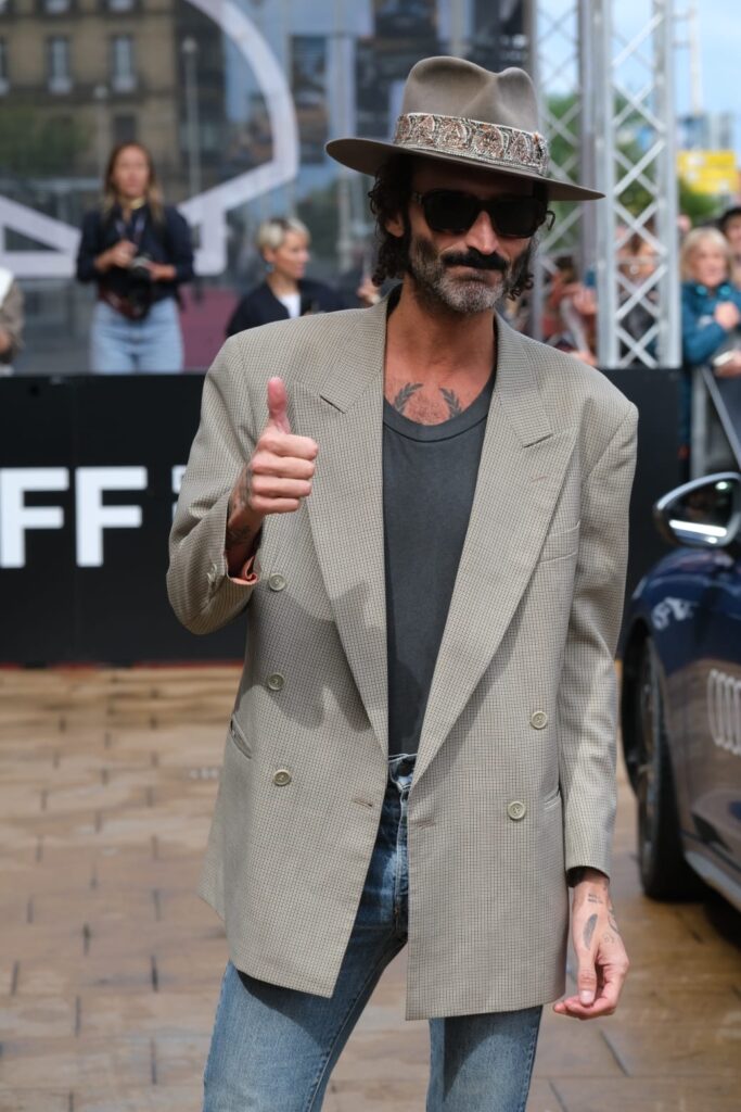 WhatsApp Image 2025 09 24 at 14.00.00 (Fotos) Más rostros conocidos llegan al Zinemaldi