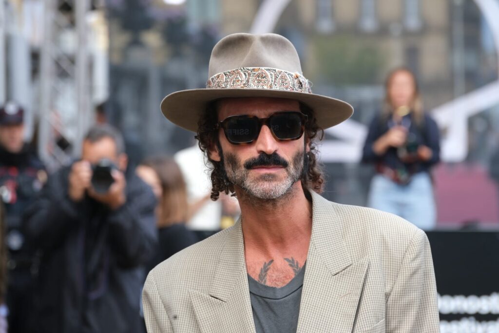 WhatsApp Image 2025 09 24 at 14.00.01 (Fotos) Más rostros conocidos llegan al Zinemaldi