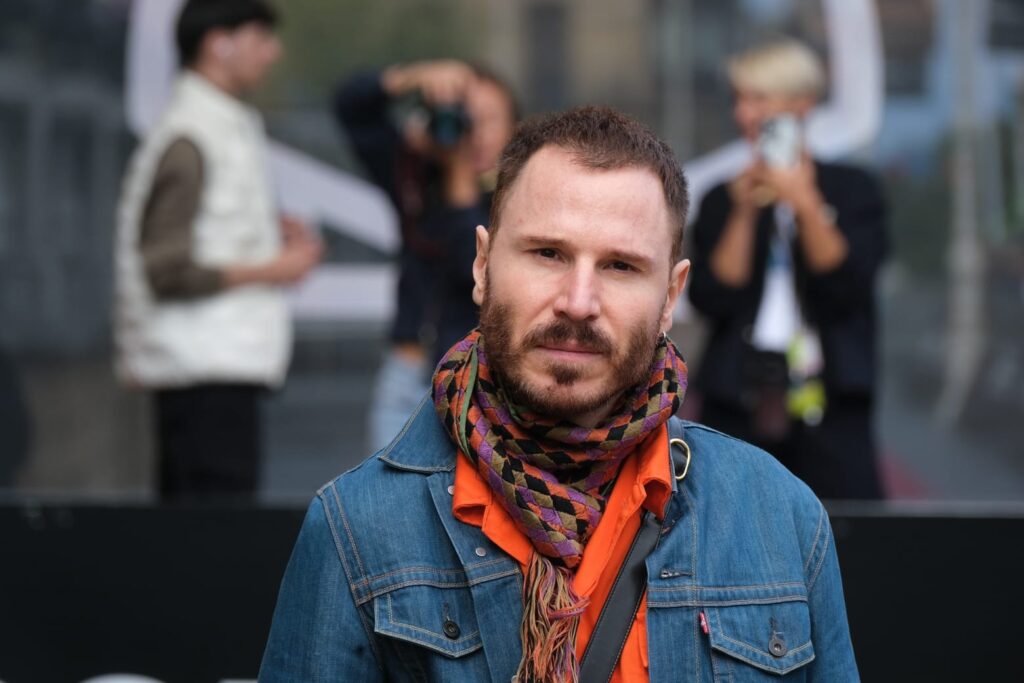 WhatsApp Image 2025 09 24 at 14.00.05 (Fotos) Más rostros conocidos llegan al Zinemaldi