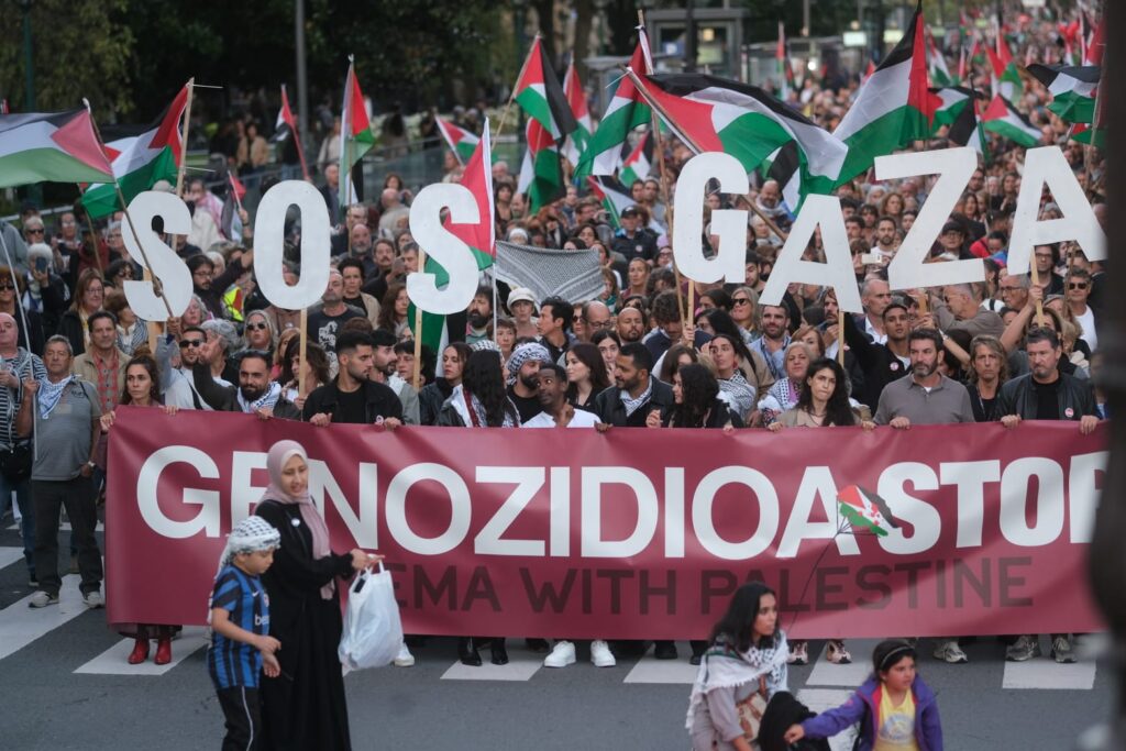 (Fotos) Donostia clama por Gaza en el Zinemaldi 17 WhatsApp Image 2025 09 24 at 20.02.55 (Fotos) Donostia clama por Gaza en el Zinemaldi