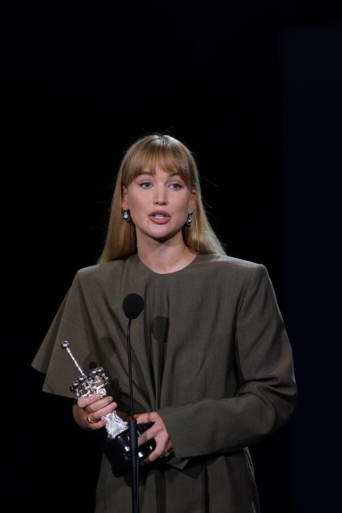 WhatsApp Image 2025 09 26 at 18.28.19 Jennifer Lawrence recibe, "fascinada", su Premio Donostia