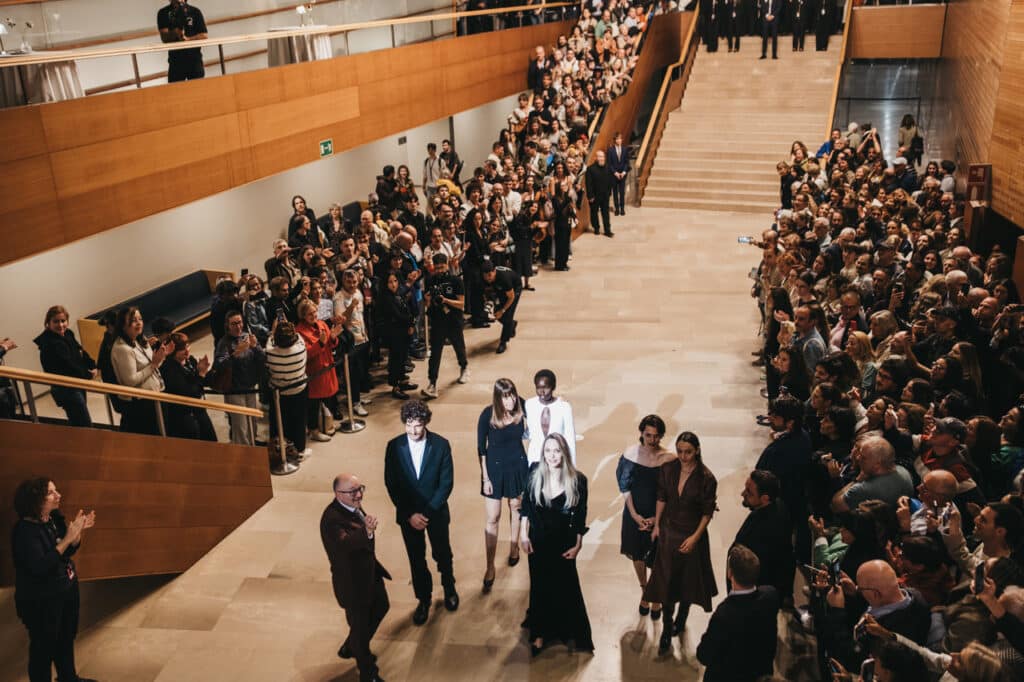 XE3S5336 “Todas las mujeres juntas podemos ser fuertes”: Alice Winocour y Angelina Jolie presentan en Donostia 'Couture'