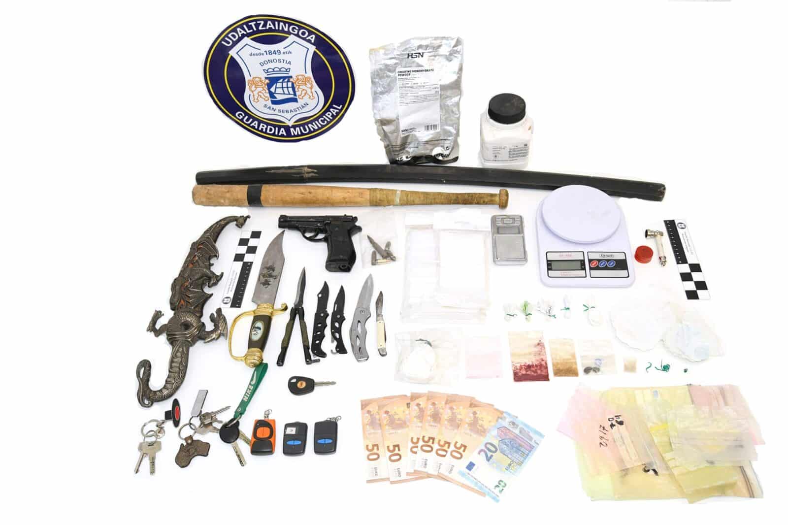 Plaza Sauce GM 1 Detenido por almacenar en un local de Amara Berri bicicletas robadas, armas blancas y droga