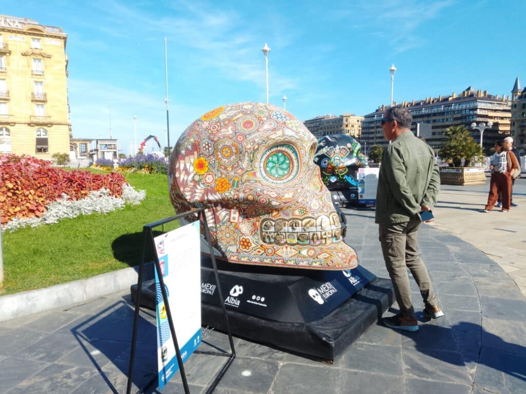 WhatsApp Image 2025 10 01 at 13.14.38 2 (Fotos) Donostia acoge la exposición Mexicráneos hasta el 2 de noviembre