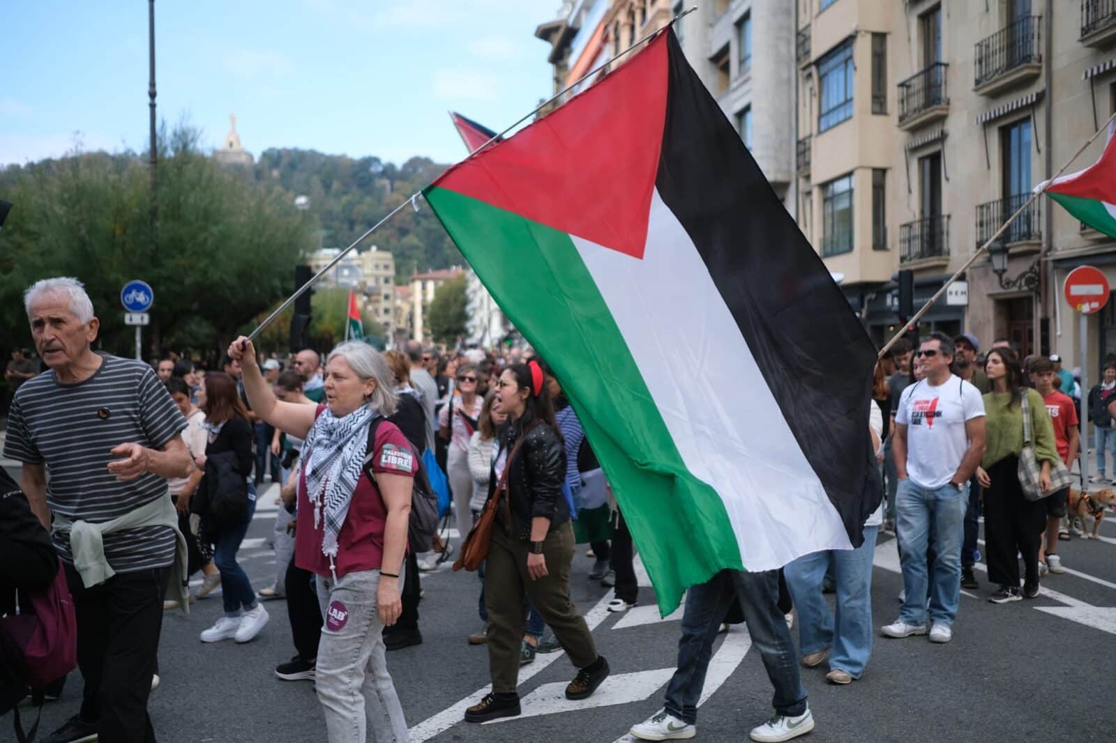 WhatsApp Image 2025-10-15 at 12.59.47 (1) WhatsApp Image 2025 10 15 at 12.59.47 1 Amplio seguimiento del paro por Palestina en Euskadi y algunos incidentes en los campus de la EHU