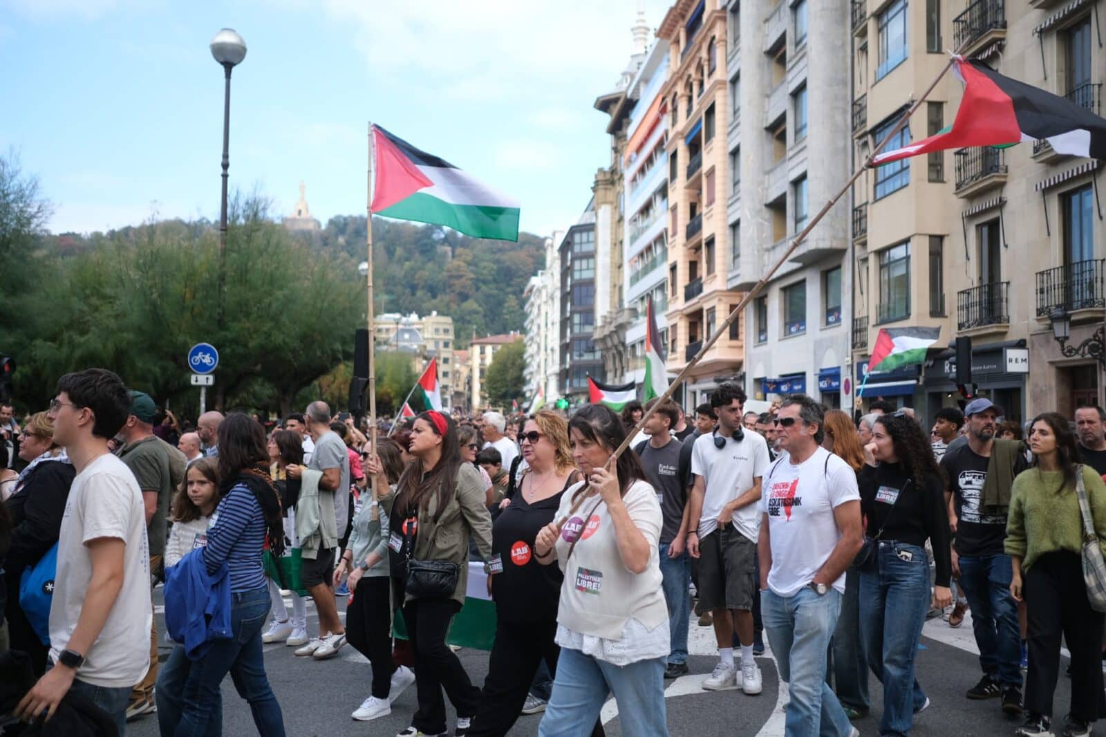 WhatsApp Image 2025-10-15 at 12.59.47 WhatsApp Image 2025 10 15 at 12.59.47 Amplio seguimiento del paro por Palestina en Euskadi y algunos incidentes en los campus de la EHU