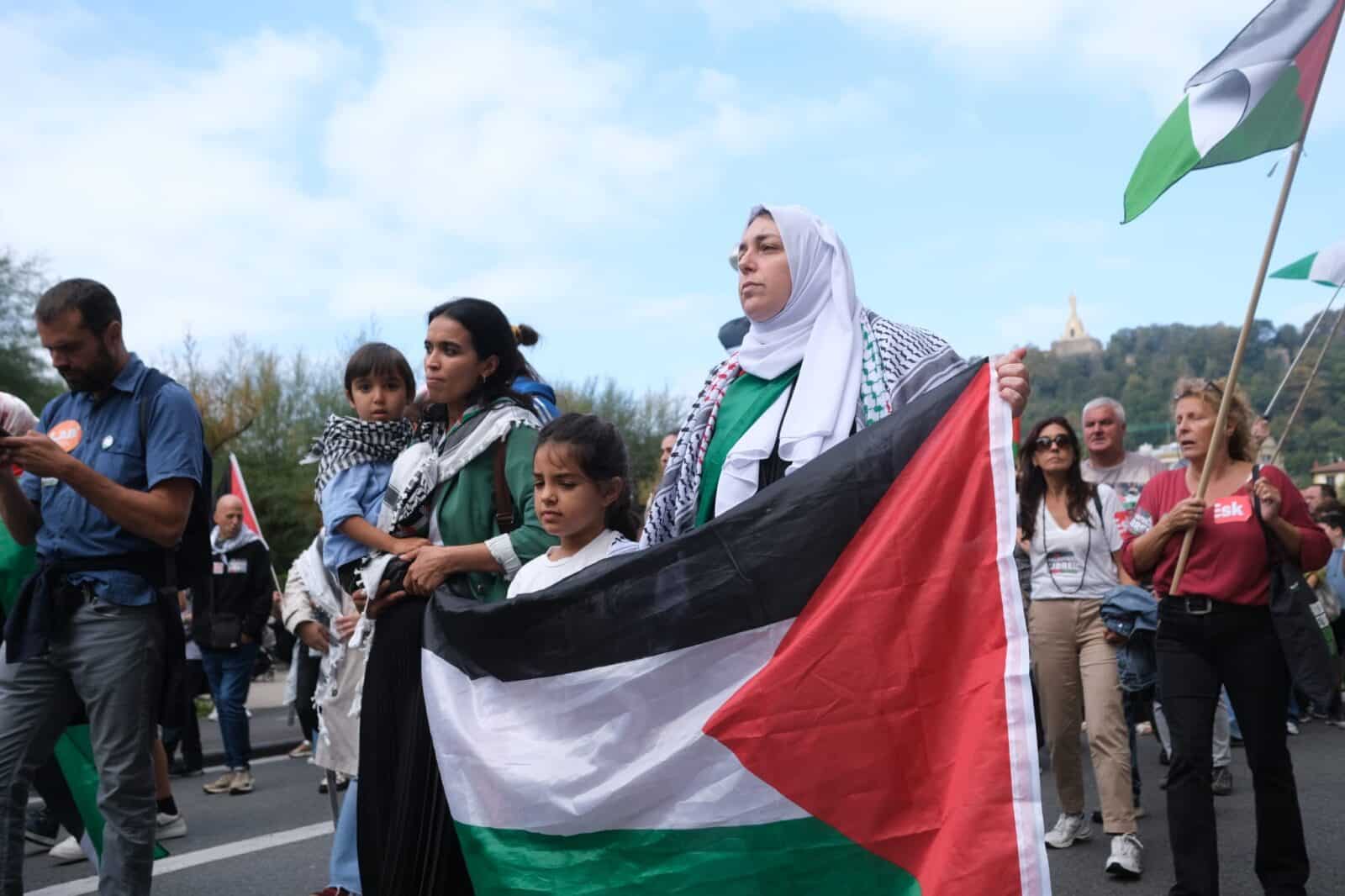 WhatsApp Image 2025-10-15 at 12.59.47 (2) WhatsApp Image 2025 10 15 at 12.59.47 2 Amplio seguimiento del paro por Palestina en Euskadi y algunos incidentes en los campus de la EHU