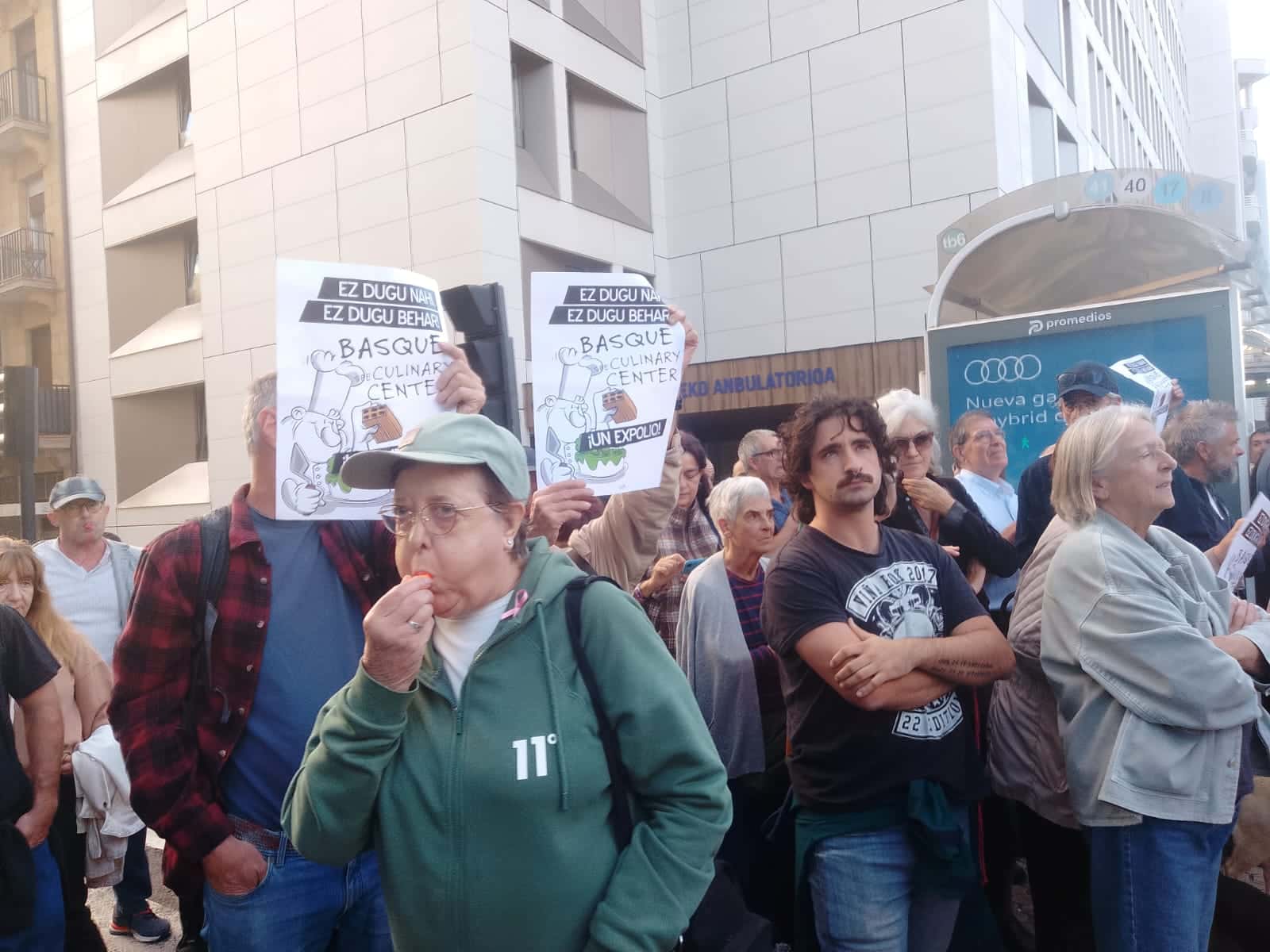 WhatsApp Image 2025 10 20 at 18.34.49 1 Protesta frente a la inauguración del GOe: “Manos arriba, esto es un atraco”