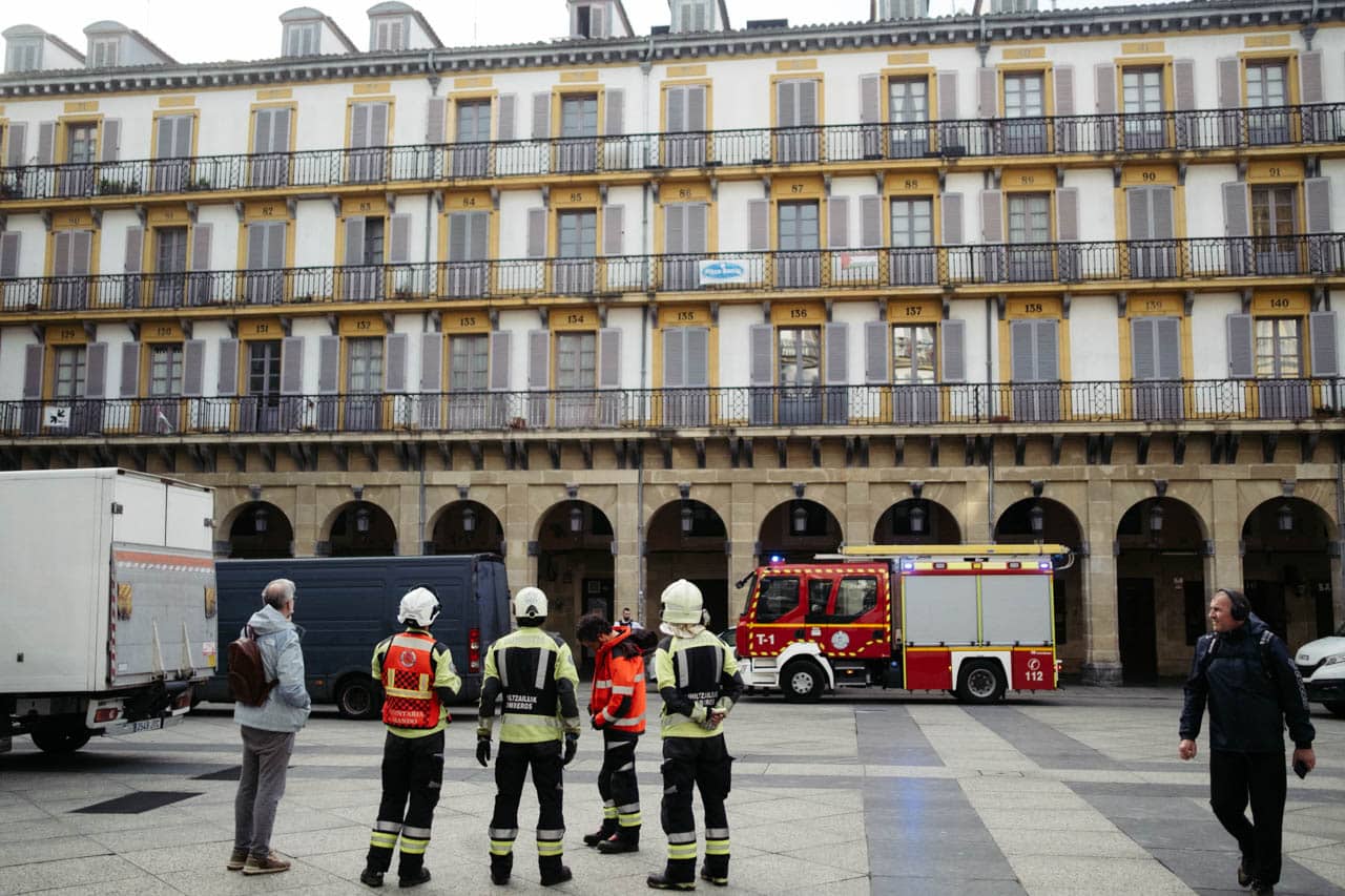 XE4S1652 Más de 30 intervenciones de los bomberos esta mañana en Donostia por el viento