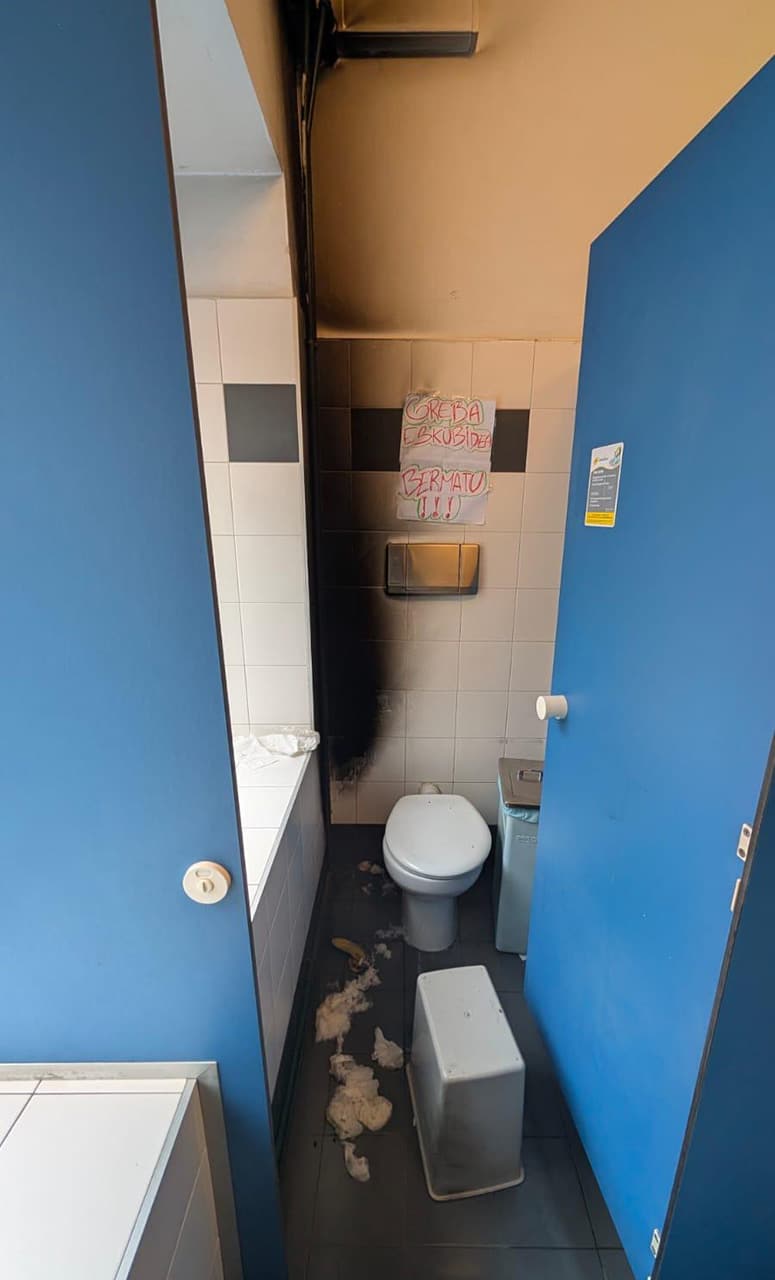 Usandizaga 2 Desalojado el Instituto Usandizaga por una bomba de humo en un baño