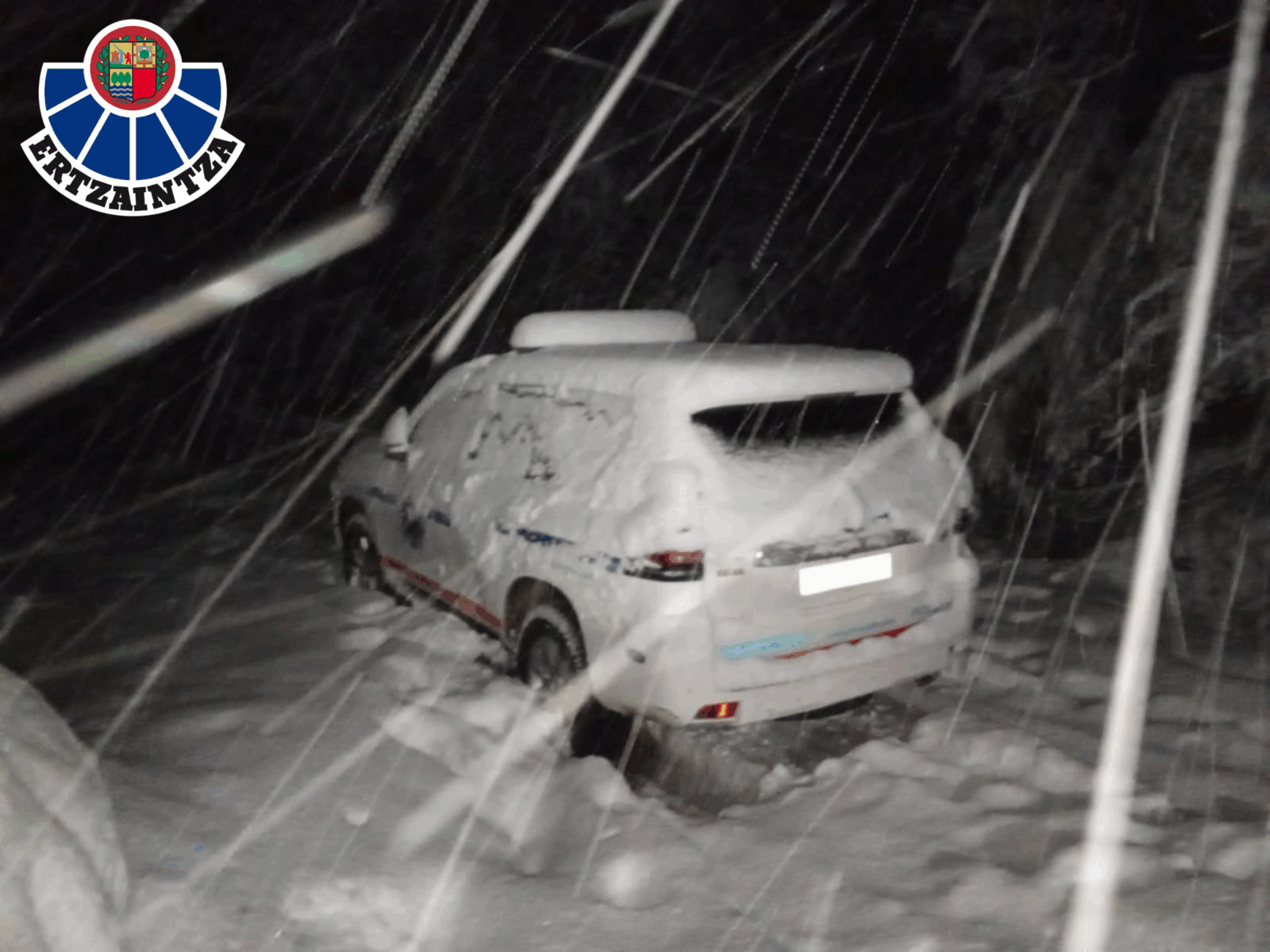 nieve La Ertzaintza reanuda las labores de búsqueda de un pastor desaparecido ayer en las Campas de Urbia
