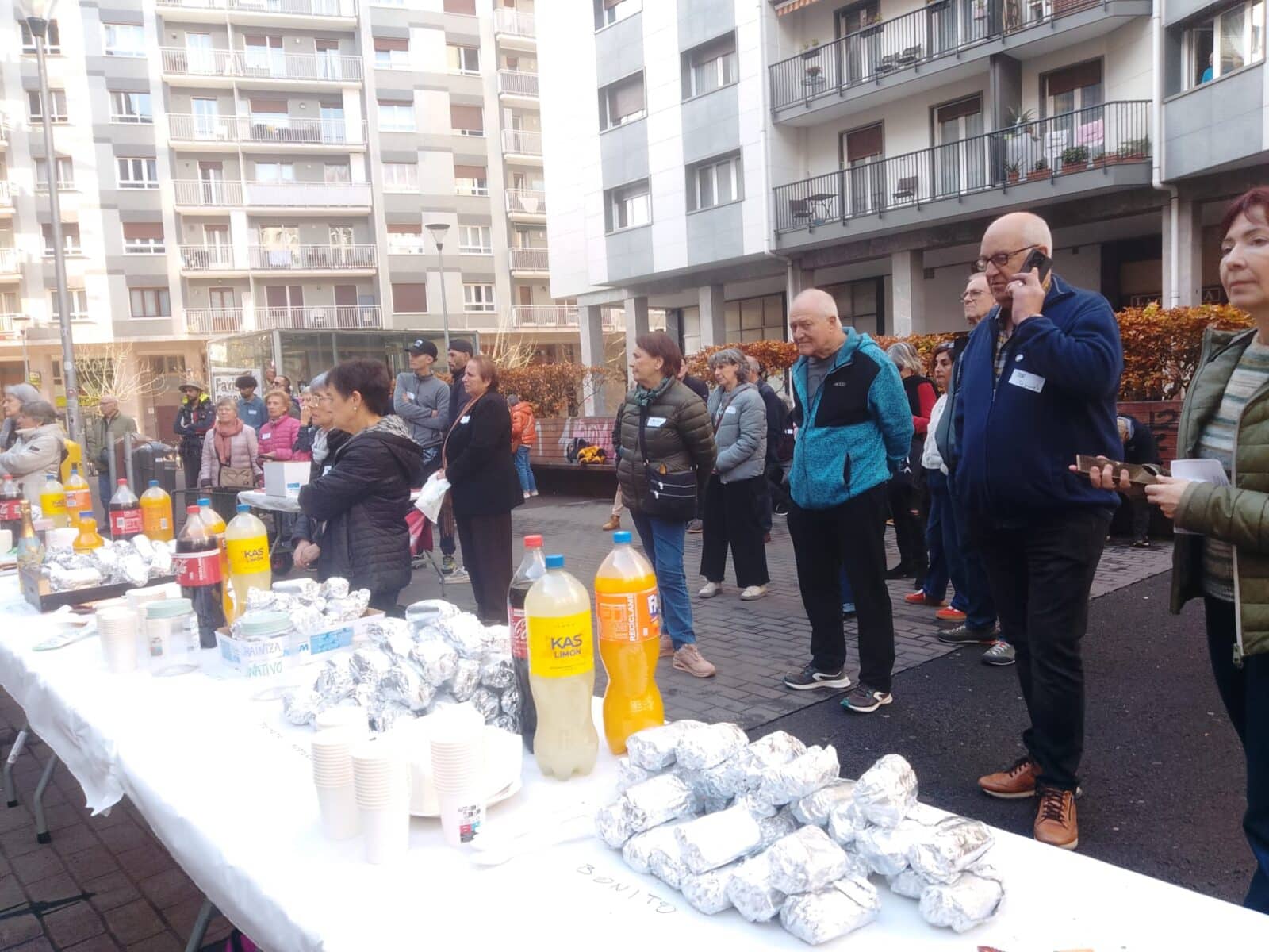 WhatsApp Image 2025 12 13 at 12.45.25 Amaratarras y migrantes comparten mesa en Armerías para fomentar la convivencia y reclamar implicación institucional