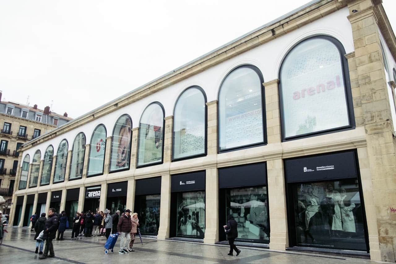 XE3S5481 Arkoak estrena fachada y La Bretxa avanza en su transformación integral