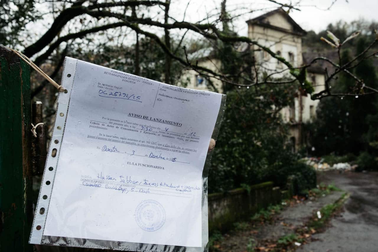 XE3S5566 Desalojo de Agustinos en Martutene: "Mañana no va a haber nadie aquí"