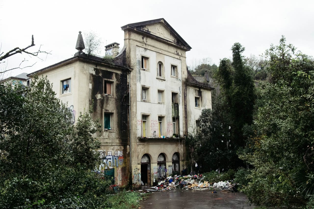 XE3S5572 Desalojo de Agustinos en Martutene: "Mañana no va a haber nadie aquí"