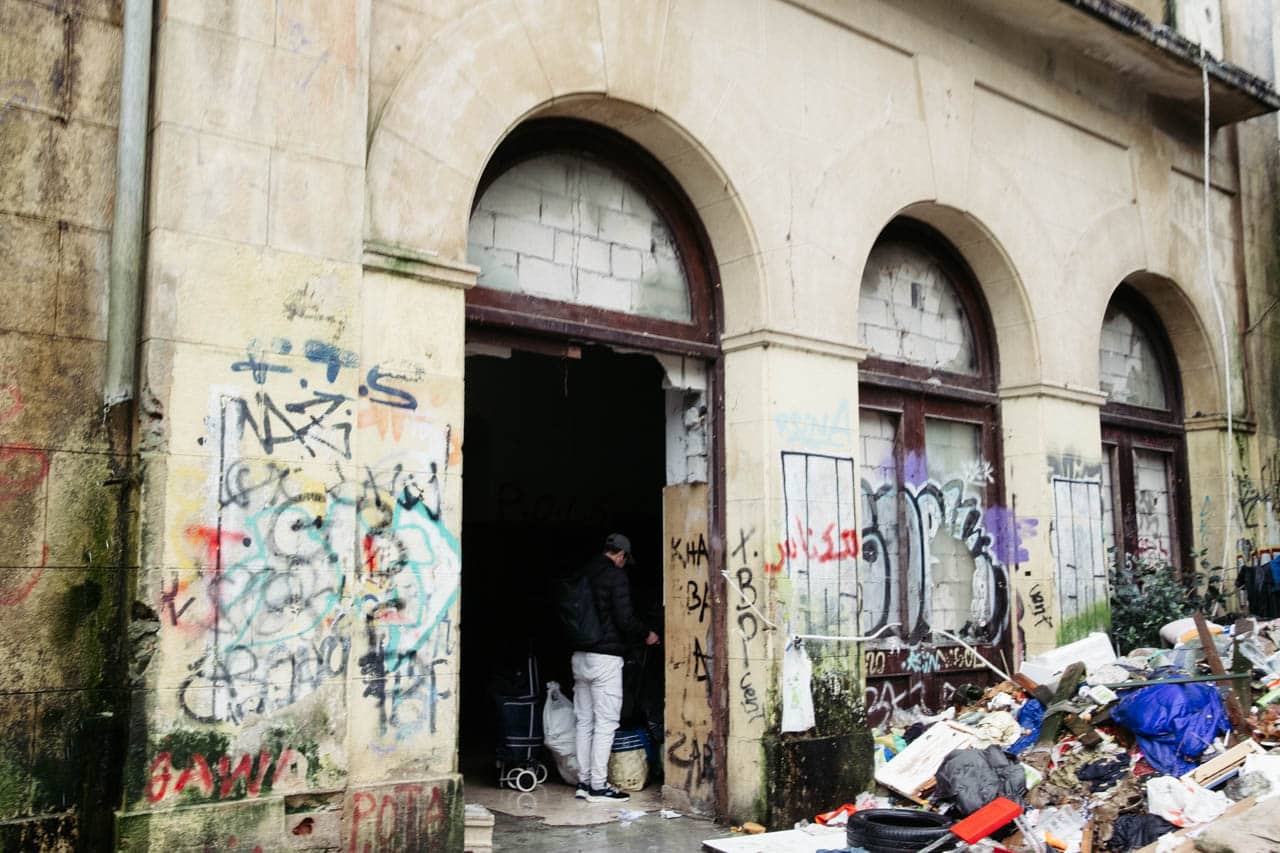 XE3S5576 Desalojo de Agustinos en Martutene: "Mañana no va a haber nadie aquí"