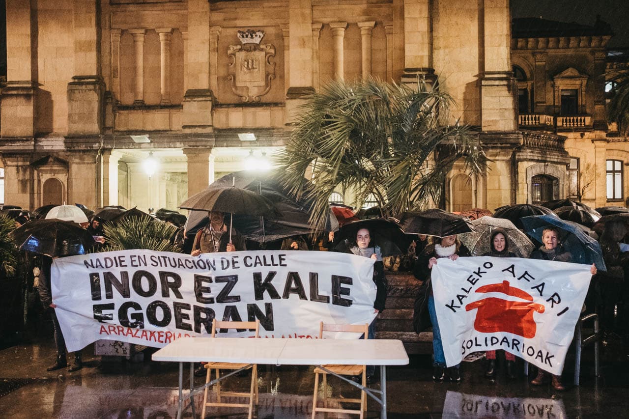 XE3S6609 Protesta tras el desalojo de Martutene: “Nadie en situación de calle”