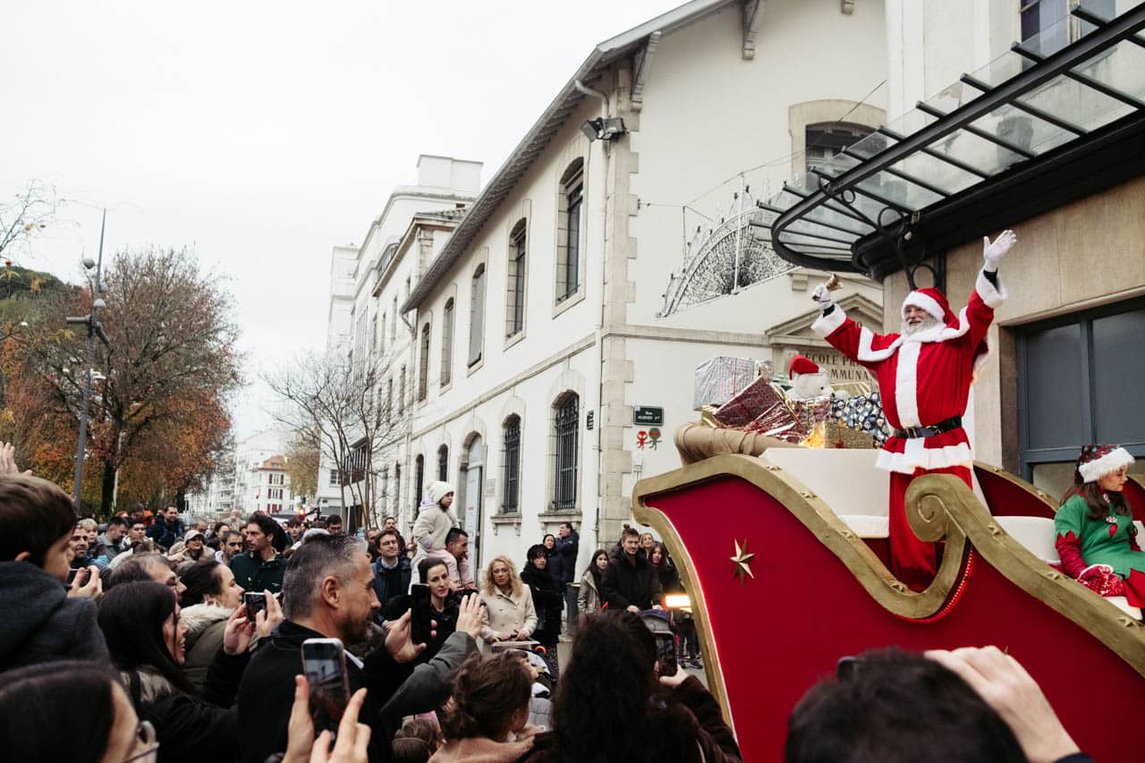 XE3S6631 (Fotos) Bayona, punto de encuentro navideño para los gipuzkoanos en el puente