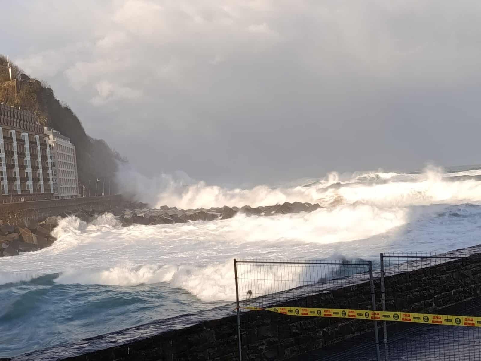 Medidas en Donostia por una nueva alerta naranja por impacto de olas este jueves 1 Goretti Medidas en Donostia por una nueva alerta naranja por impacto de olas este jueves