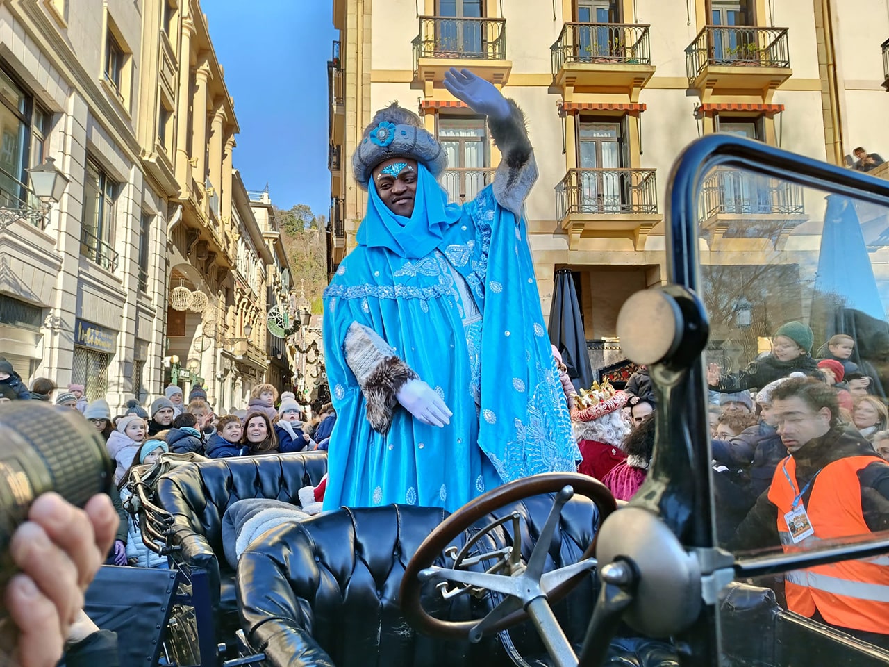 WhatsApp Image 2026 01 05 at 10.47.32 (Fotos y vídeo) Los Reyes Magos disfrutan de una intensa (y fría) jornada en Donostia