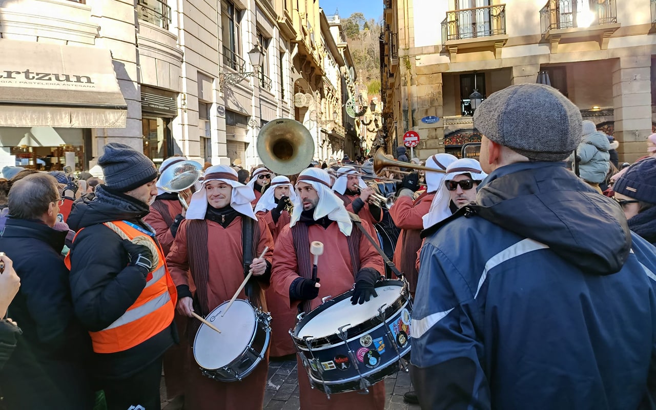 WhatsApp Image 2026 01 05 at 10.47.35 (Fotos y vídeo) Los Reyes Magos disfrutan de una intensa (y fría) jornada en Donostia