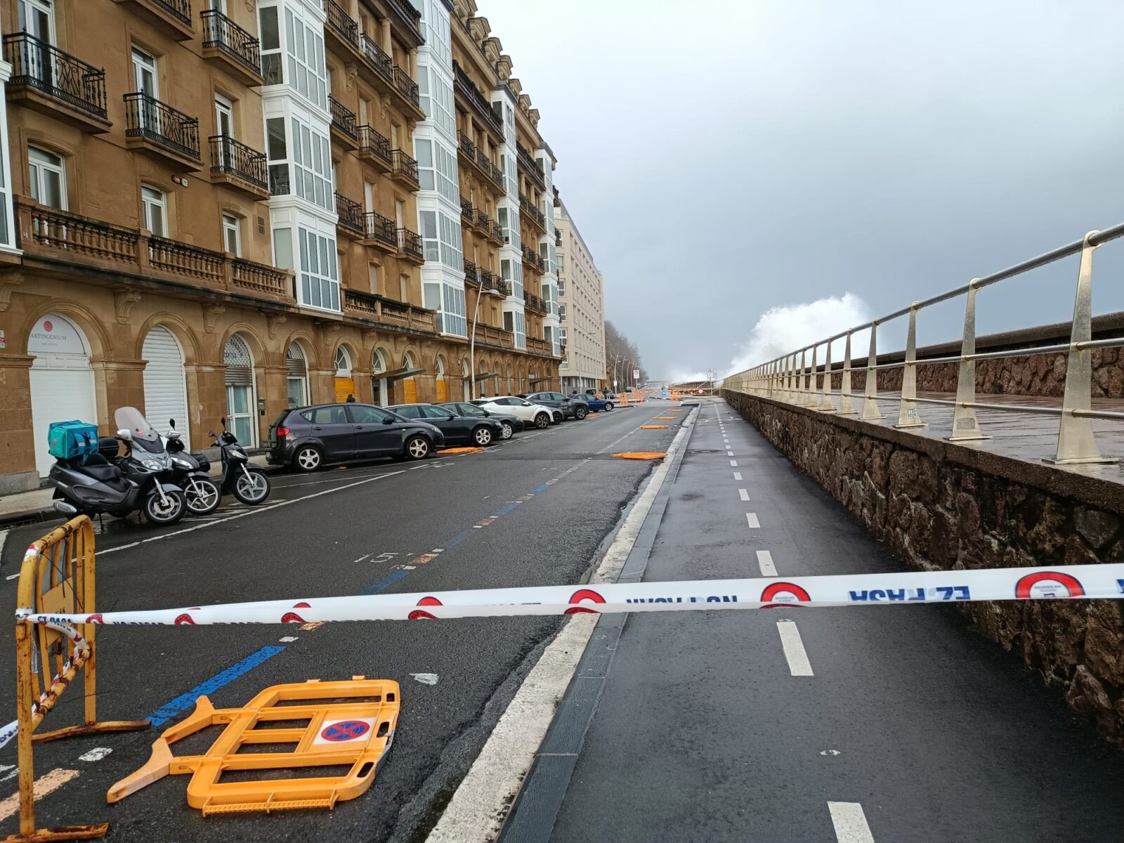 WhatsApp Image 2026-01-09 at 10.11.44 WhatsApp Image 2026 01 09 at 10.11.44 (Fotos y vídeo) La borrasca Goretti sacude con fuerza la costa donostiarra