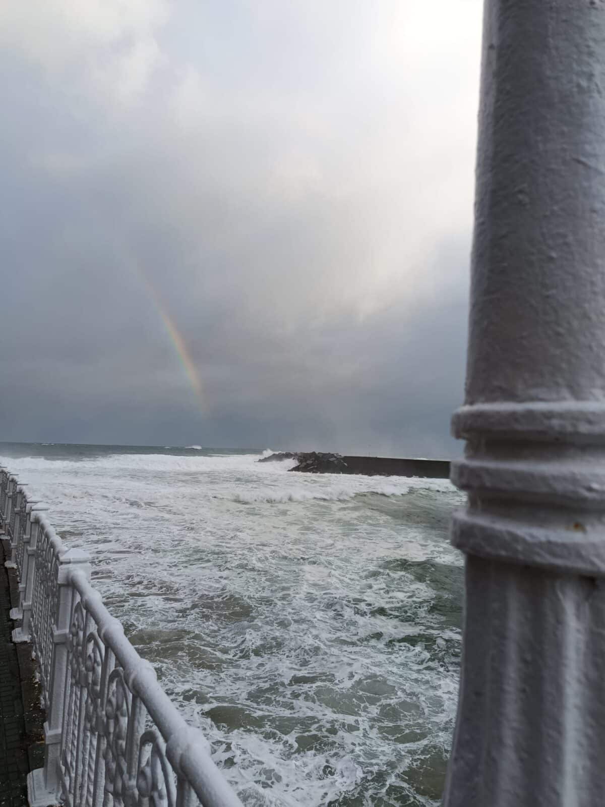 WhatsApp Image 2026-01-09 at 10.11.46 (1) WhatsApp Image 2026 01 09 at 10.11.46 1 (Fotos y vídeo) La borrasca Goretti sacude con fuerza la costa donostiarra