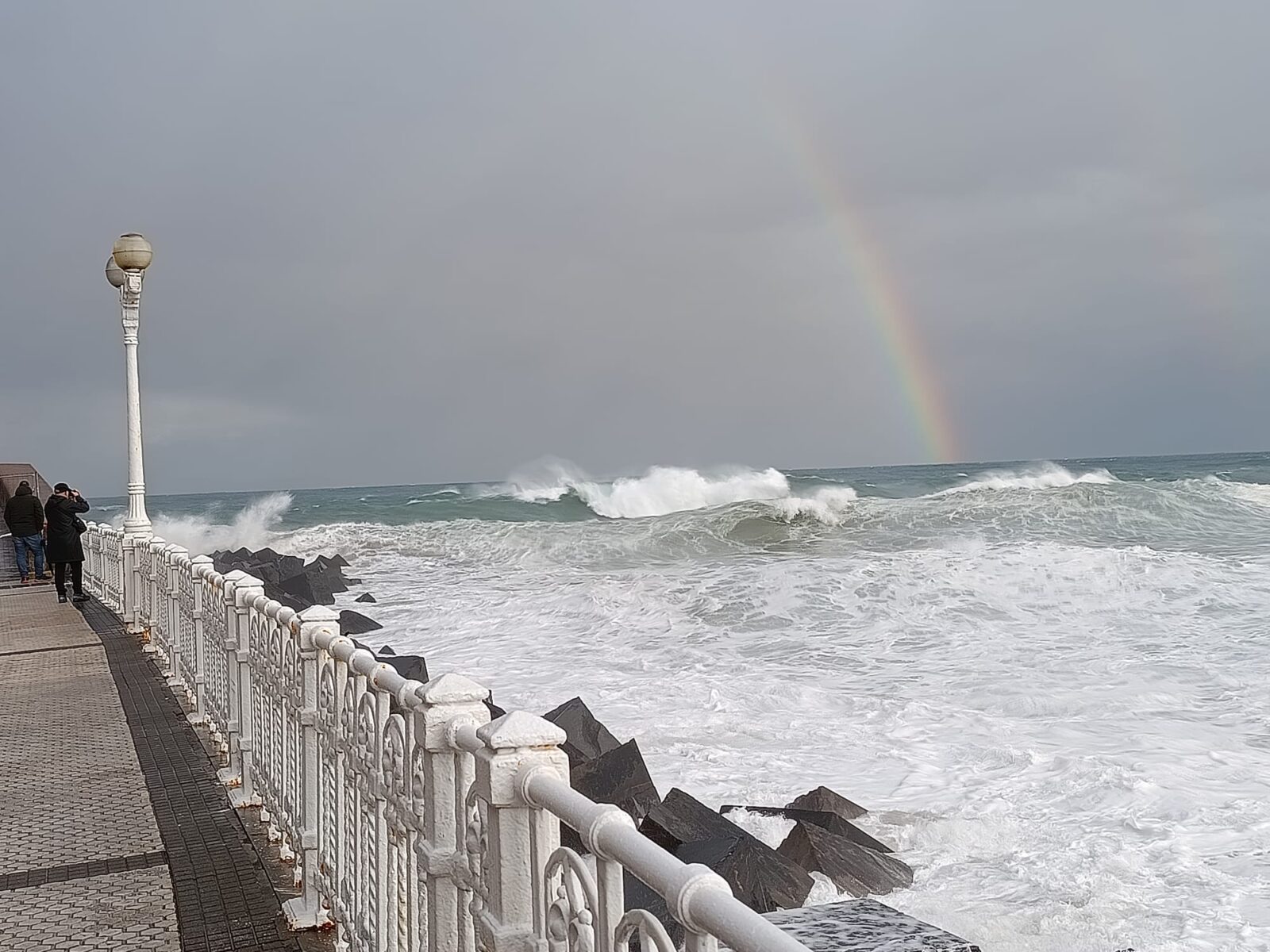 WhatsApp Image 2026-01-09 at 10.11.46 WhatsApp Image 2026 01 09 at 10.11.46 (Fotos y vídeo) La borrasca Goretti sacude con fuerza la costa donostiarra