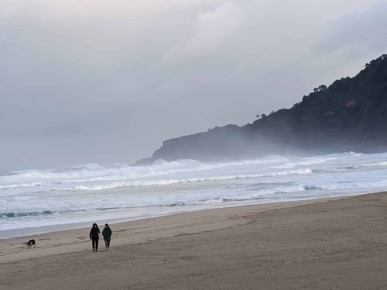 WhatsApp Image 2026-01-09 at 10.11.47 (1) WhatsApp Image 2026 01 09 at 10.11.47 1 (Fotos y vídeo) La borrasca Goretti sacude con fuerza la costa donostiarra