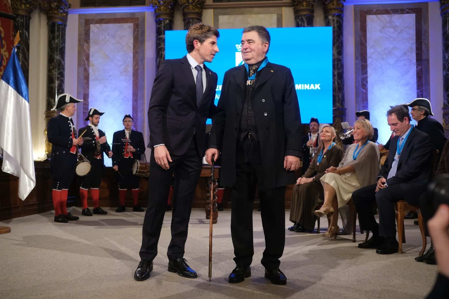 WhatsApp Image 2026-01-19 at 20.44.18 (2) WhatsApp Image 2026 01 19 at 20.44.18 2 Emoción y reconocimiento compartido en la entrega de las Medallas al Mérito Ciudadano 2026 en Donostia