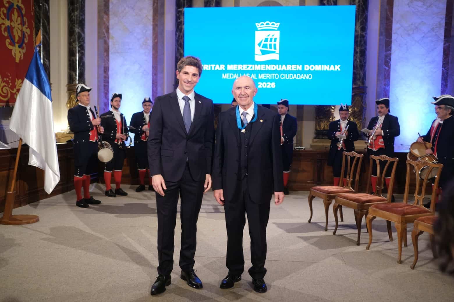 WhatsApp Image 2026-01-19 at 20.44.19 (2) WhatsApp Image 2026 01 19 at 20.44.19 2 Emoción y reconocimiento compartido en la entrega de las Medallas al Mérito Ciudadano 2026 en Donostia