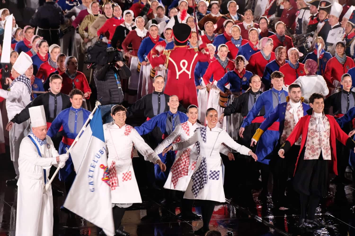 WhatsApp Image 2026-01-20 at 00.25.59 WhatsApp Image 2026 01 20 at 00.25.59 (Fotos) Estalla la fiesta en Donostia a golpe de tambores