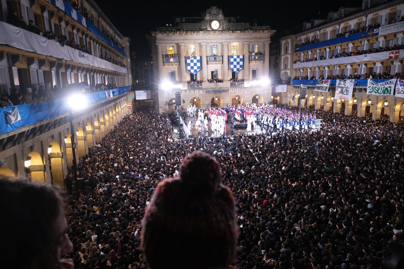 WhatsApp Image 2026-01-20 at 00.26.00 (2) WhatsApp Image 2026 01 20 at 00.26.00 2 (Fotos) Estalla la fiesta en Donostia a golpe de tambores