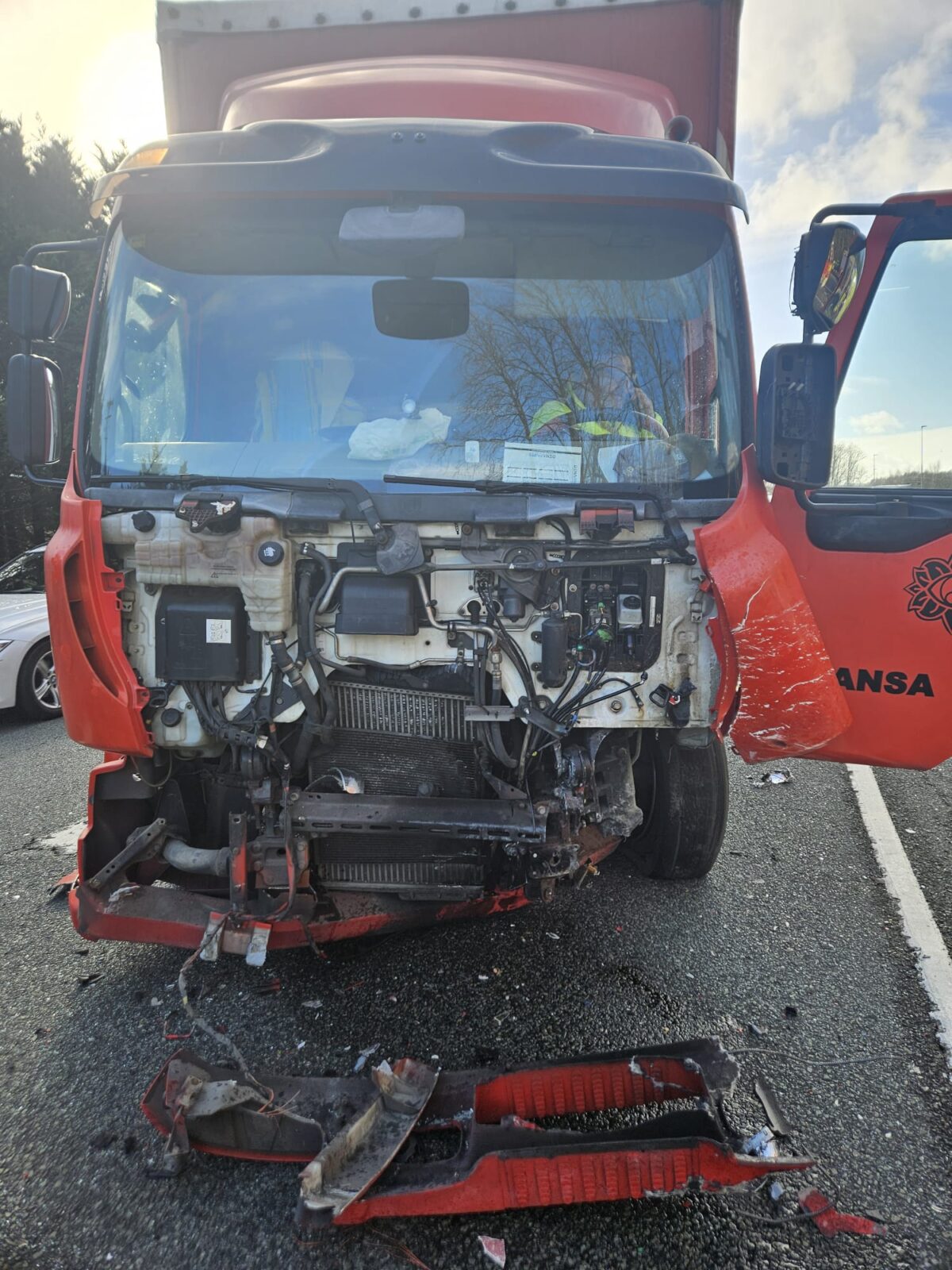 camion Fallece el conductor de un turismo al colisionar con un camión en la GI-636 (Urdanibia)