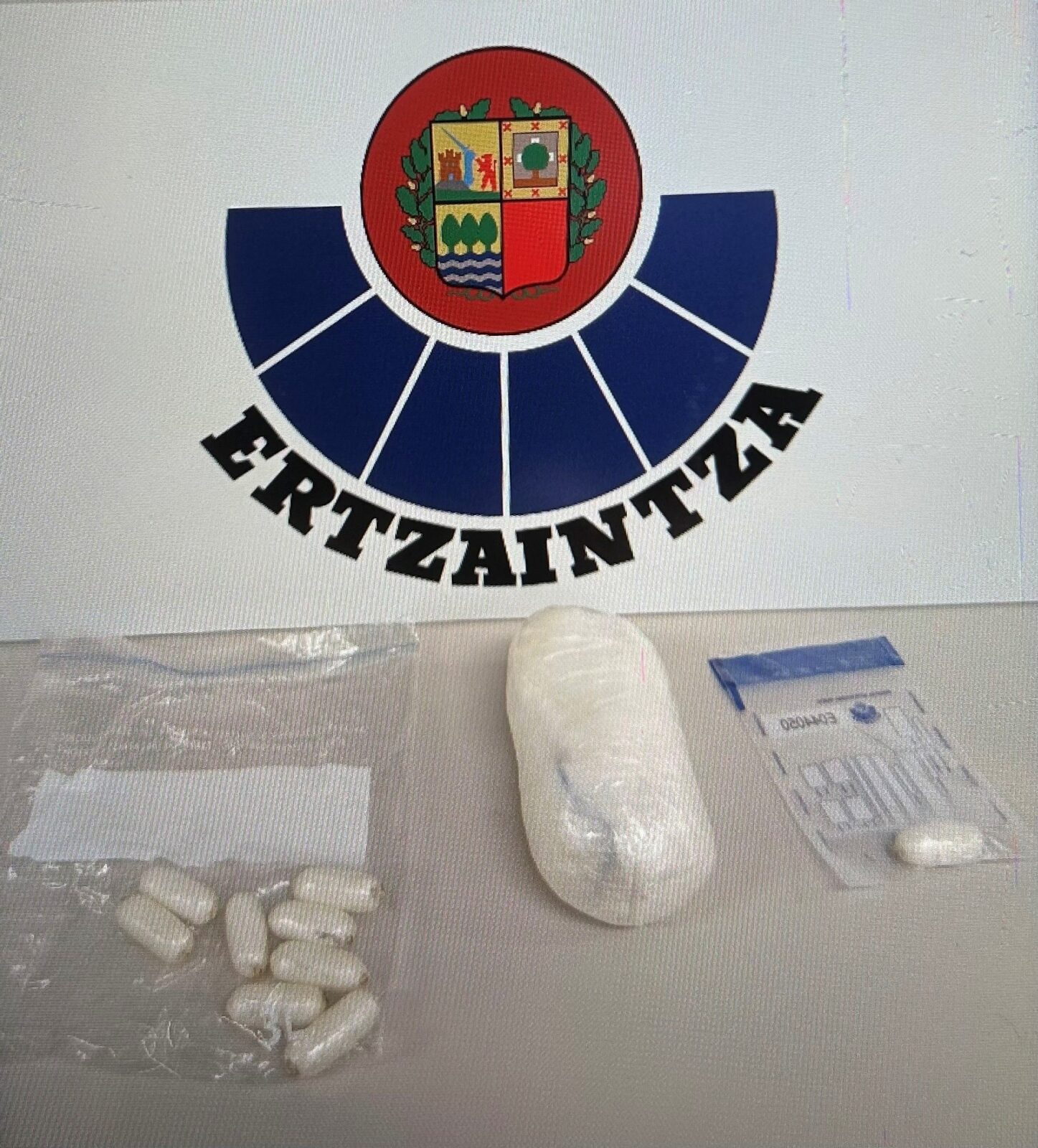 Tres detenidos en Donostia, uno de ellos con cocaína ingerida en cápsulas desde Brasil 2 capsulas Tres detenidos en Donostia, uno de ellos con cocaína ingerida en cápsulas desde Brasil