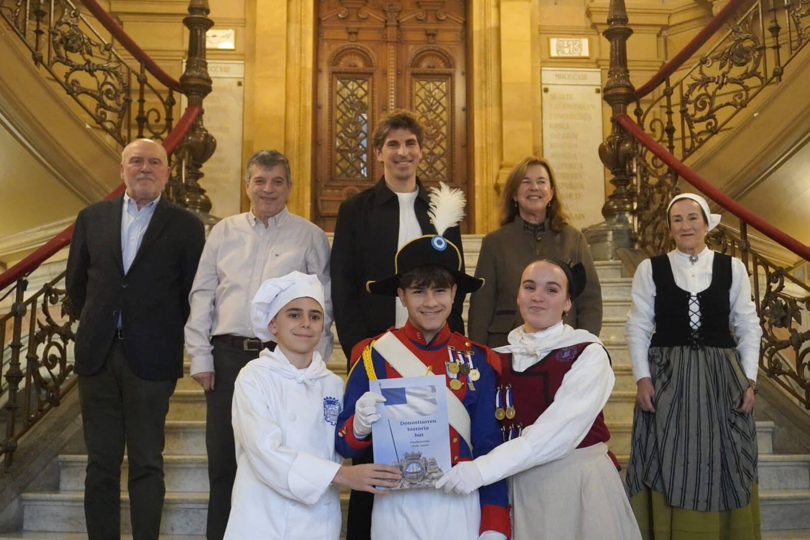 Un libro celebra los 150 años de la Tamborrada donostiarra 2 libro Un libro celebra los 150 años de la Tamborrada donostiarra