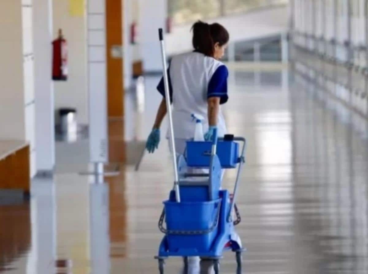 limpiadora Una sentencia anula el requisito de euskera para 15 plazas de limpiadoras en Kabia