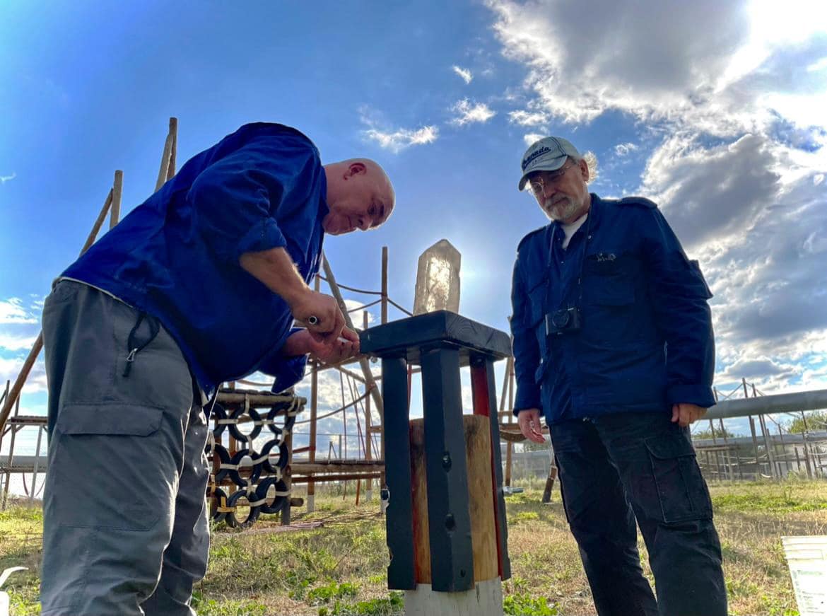 Large rystal used in the monolith expriment HR 1 Un estudio del DIPC revela por qué los humanos se sienten atraídos por los cristales