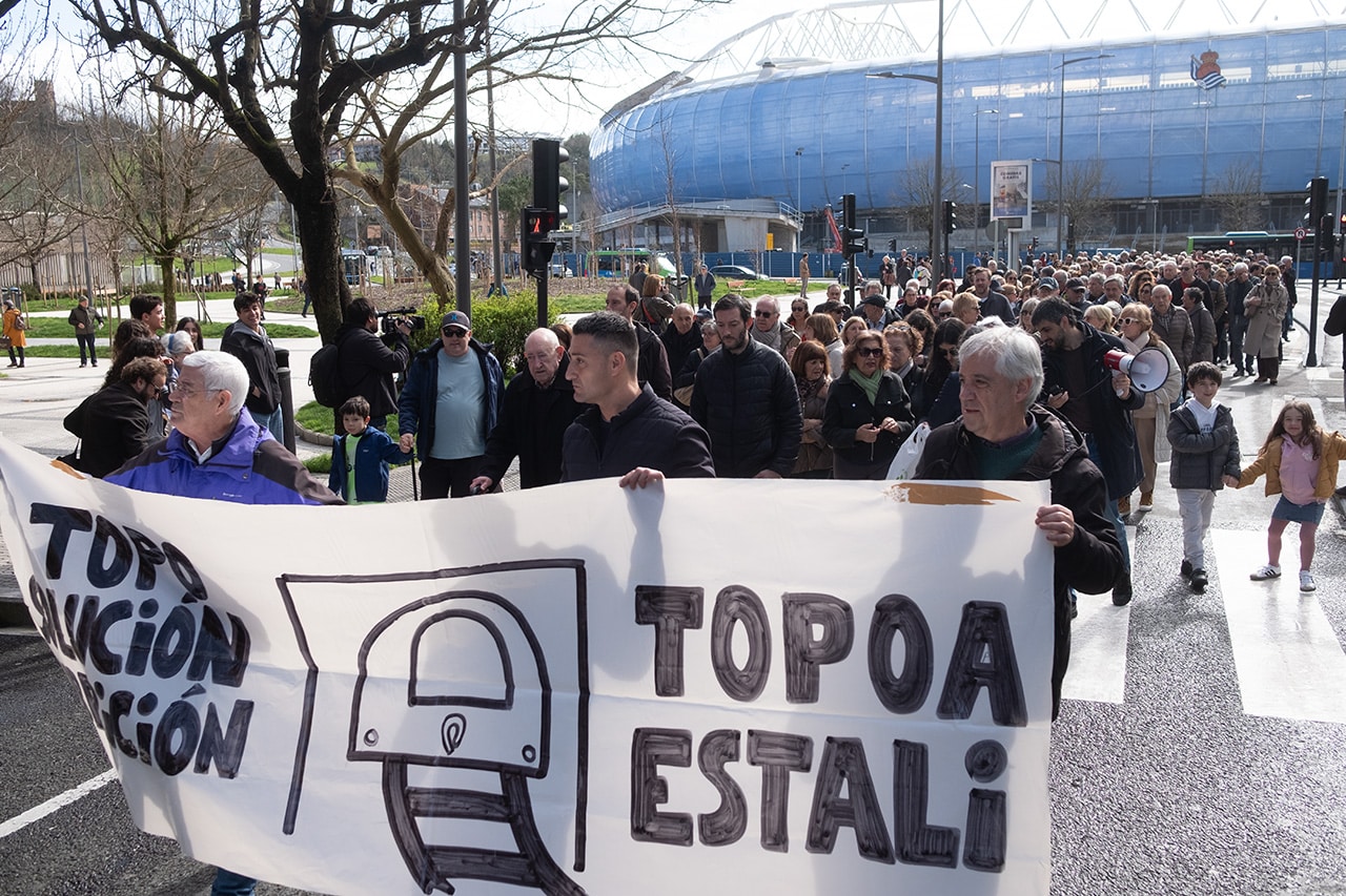 Topo5 "Queremos certezas", Amara Berri vuelve a la calle para reclamar la cubrición del Topo