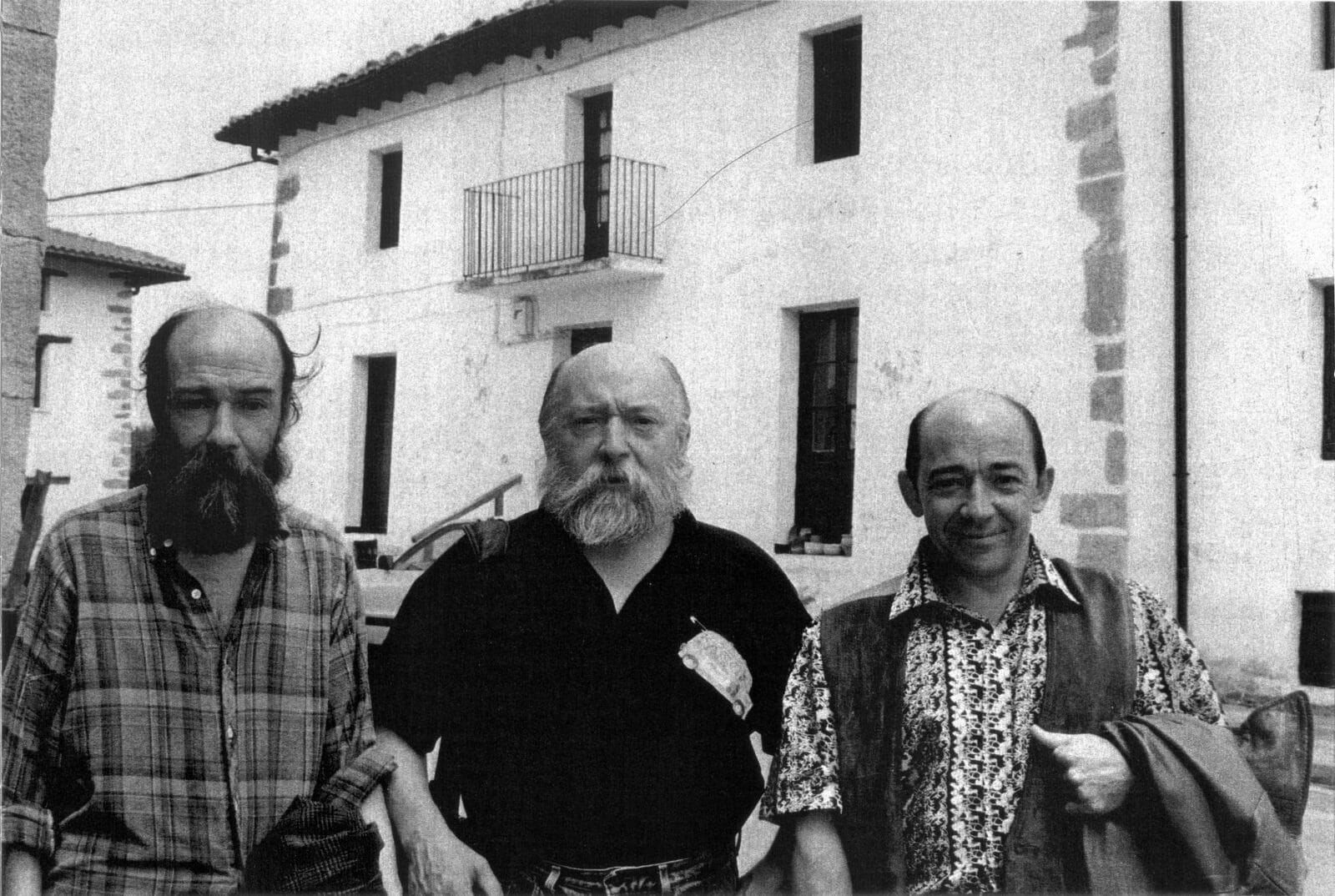 3 hermanos AYESTARAN Viaje al universo Ayestarán: arte, música y libertad en Rodil