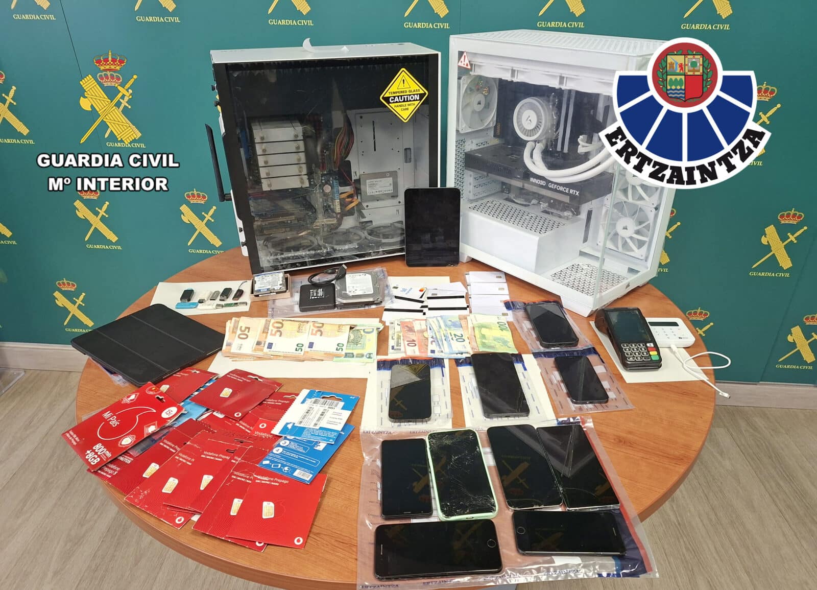 Ayto Dos detenidos por estafar casi 100.000 euros a un ayuntamiento gipuzkoano y a un empresario murciano