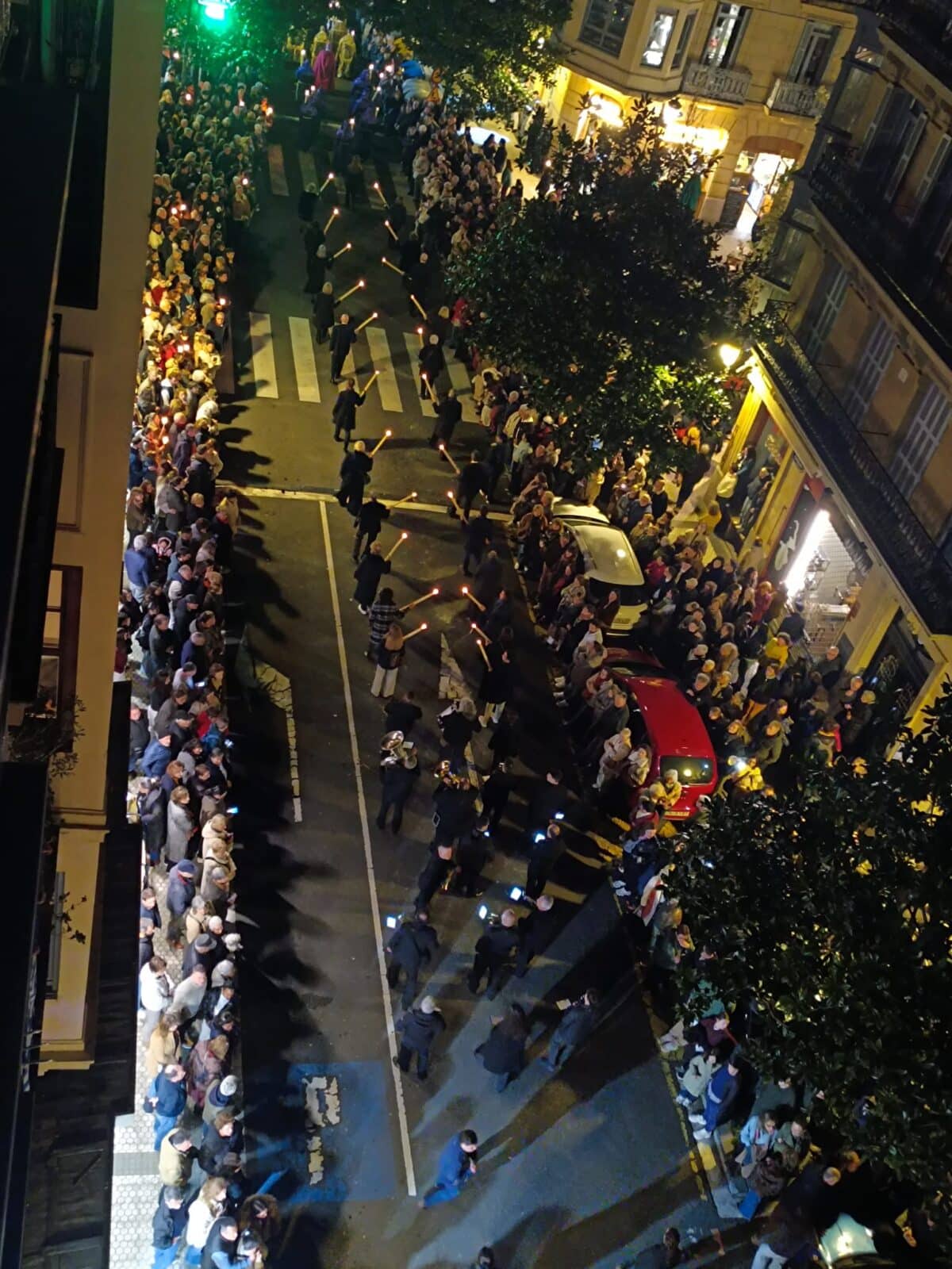 WhatsApp Image 2026 04 03 at 21.33.41 (Fotos) La procesión regresa a Donostia, 60 años después, acompañada por miles de personas