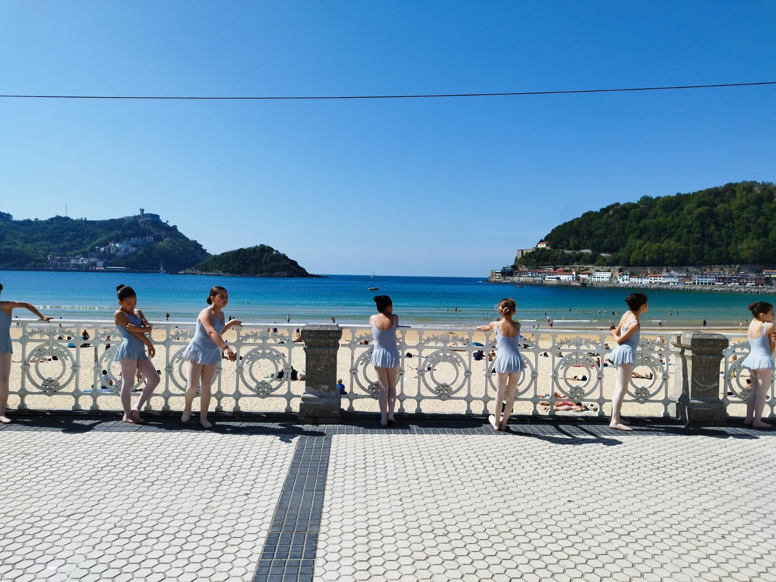 WhatsApp Image 2026 04 26 at 15.56.34 La Concha acoge a 1.500 bailarinas en su tradicional exhibición de danza